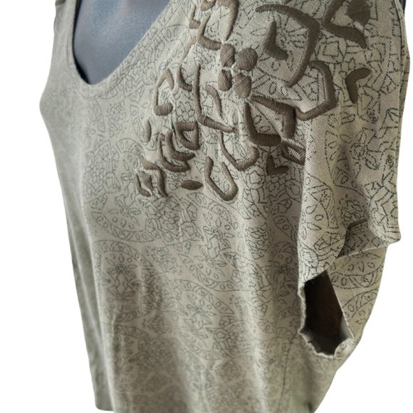 🌸6/$20🌸 Embroidered Shortsleeve T-Shirt - Picture 4 of 7